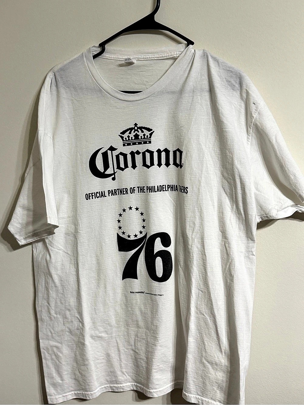 Fruit of the Loom Graphic Tee White Size XL Like New